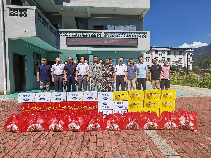 福建省林業(yè)局領(lǐng)導(dǎo)開展“夏送清涼”慰問活動(dòng)