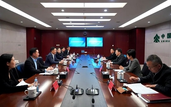 余紅輝會見四川省樂山市委副書記、市長陳光浩一行