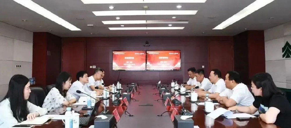 康鶴與河南省通許縣委書記張云濤一行會談