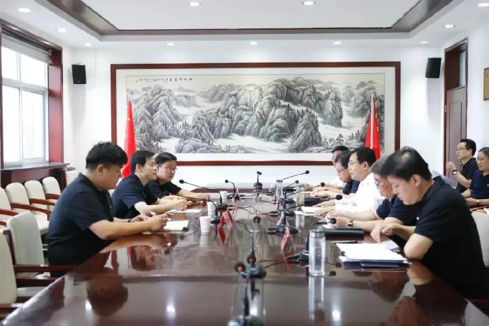 康鶴與河北邯鄲市肥鄉(xiāng)區(qū)委書記劉亞洲、區(qū)長趙鵬飛會談